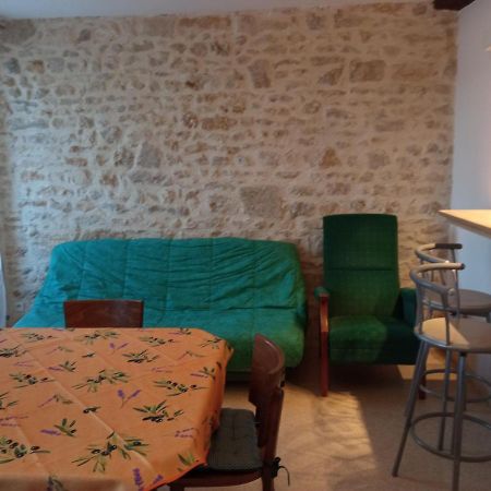 Appartement centre petite Ville Poitou Gençay Extérieur photo