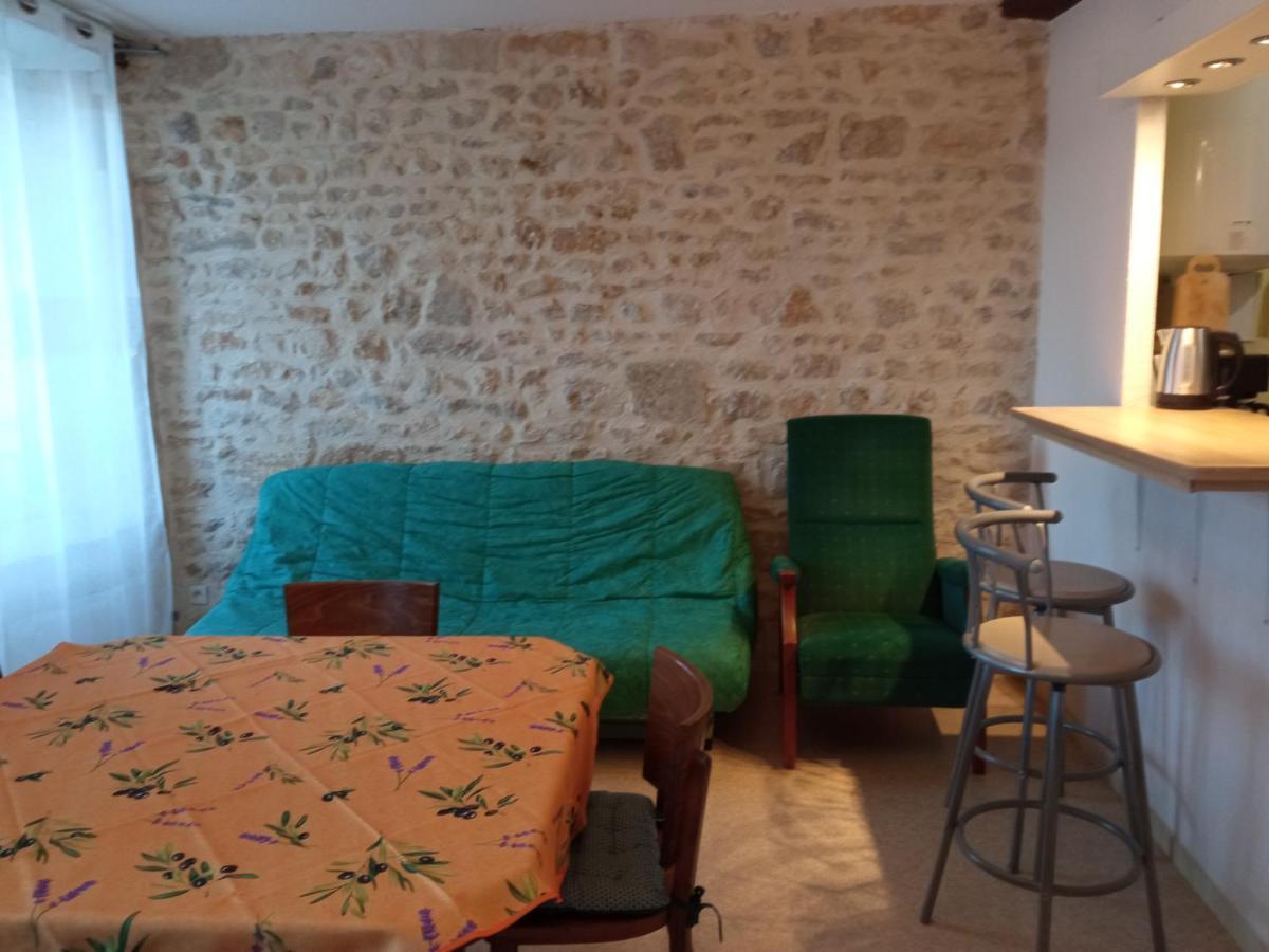 Appartement centre petite Ville Poitou Gençay Extérieur photo