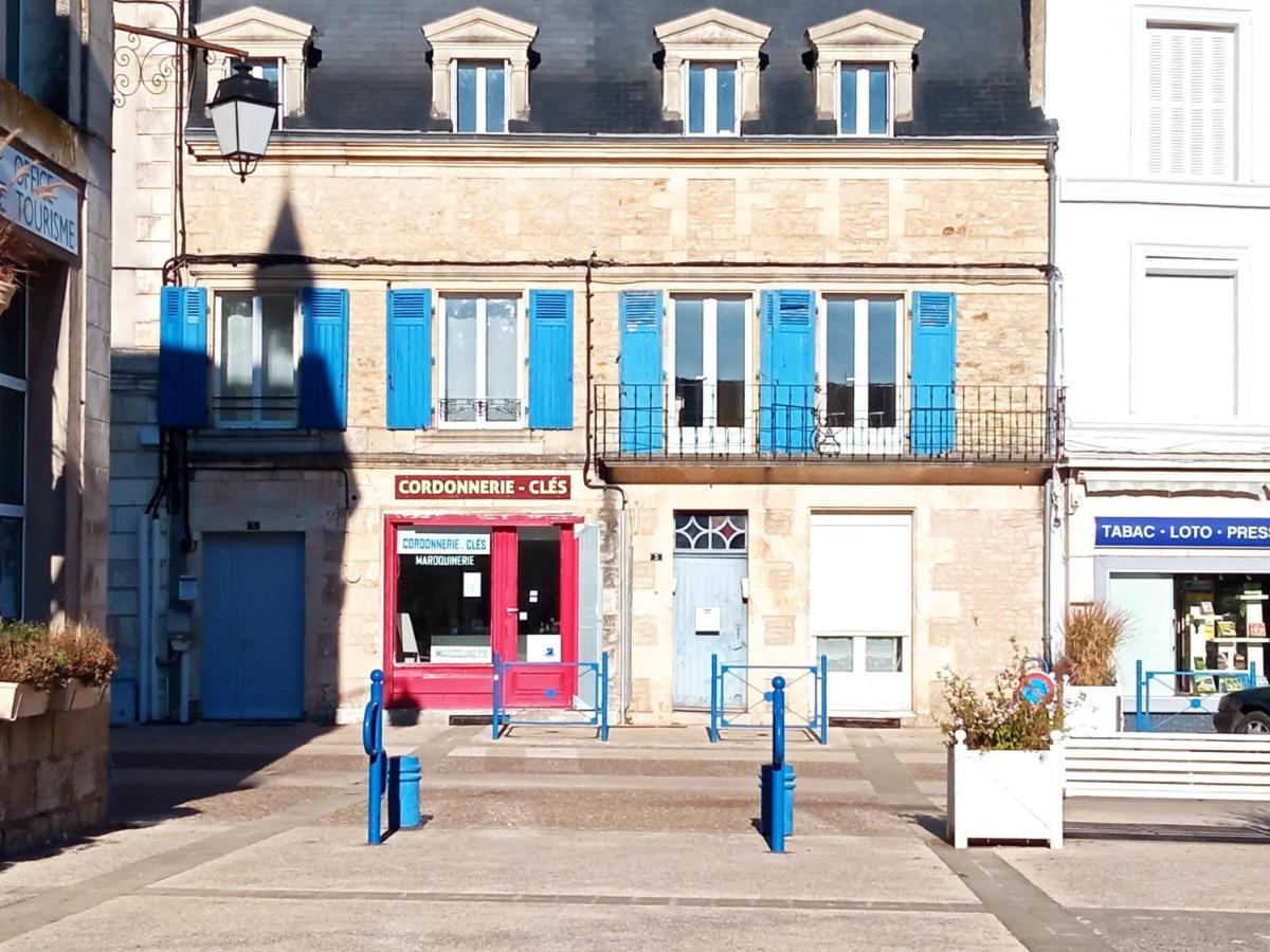 Appartement centre petite Ville Poitou Gençay Extérieur photo