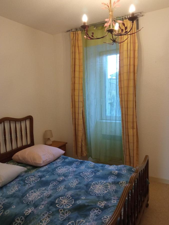 Appartement centre petite Ville Poitou Gençay Extérieur photo